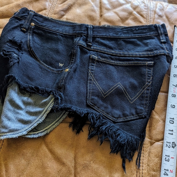 WRANGLER CUTOFFS SZ 31" - Picture 4 of 5